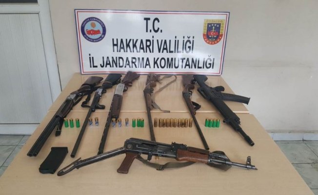 Hakkari merkezli 3 ilde göçmen kaçakçılarına yönelik operasyon; 7 gözaltı Hakkari merkezli 3 ilde göçmen kaçakçılarına yönelik operasyon; 7 gözaltı