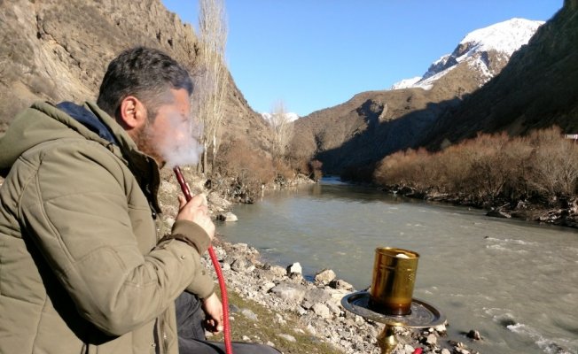 Hakkari’de kış ortasında piknik yaptılar