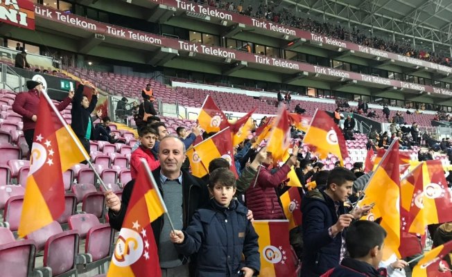 Hakkarili öğrenciler Galatasaray ile Konyaspor maçını izledi