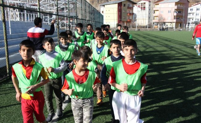 Hizan’da futbol okulu açıldı