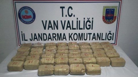 Van'da Jandarma Ekipleri bir evde 22 kilo eroin ele geçirdi!