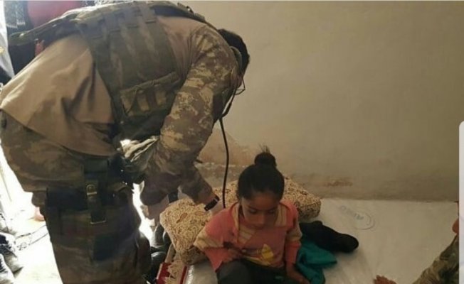 Mehmetçikten Afrin’deki sivil halka yardım eli