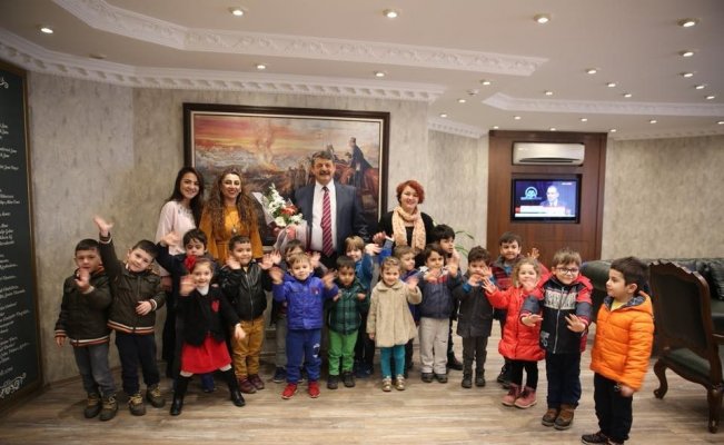 Minik öğrenciler belediyeyi ziyaret etti