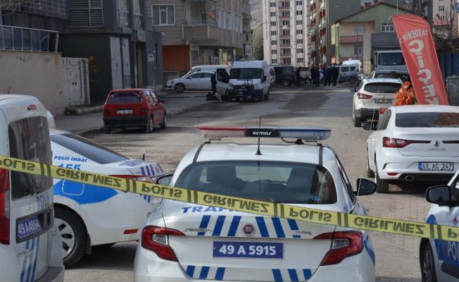 Muş’ta şüpheli çanta alarmı Muş’ta şüpheli çanta alarmı