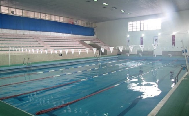 Osman Çağlı Kapalı Yüzme Havuzunda kış sezonu açıldı