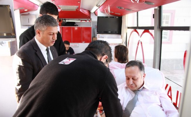 Van'da Sağlıkçılardan kan bağışı