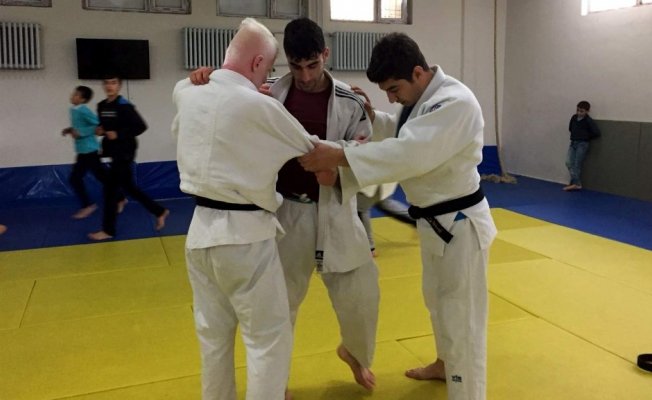 Siirtli görme engeli judocular engel tanımıyor