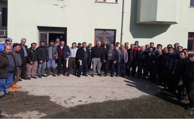 Tatvan’da “Buzağılarımız ve kuzularımız ölmesin” kampanyası bilgilendirmi yapılıyor