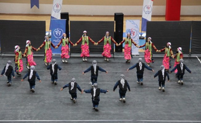 Tuşba’daki okullarda halk oyunları başarısı