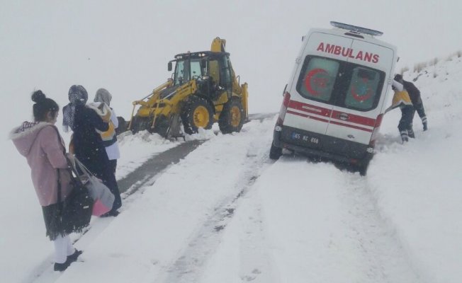 Van Büyükşehir’den karla mücadele çalışması