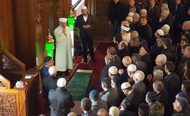 Van İl Müftü Yardımcısı yol yolculuğuna uğurlandı Van İl Müftü Yardımcısı yol yolculuğuna uğurlandı