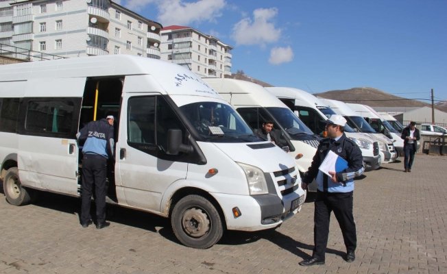 Zabıta ekipleri okul servislerini denetledi Zabıta ekipleri okul servislerini denetledi