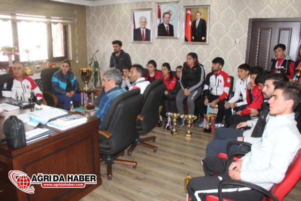 Ağrılı Kayakçılar'dan Türkiye Birinciliği ve İkinciliği