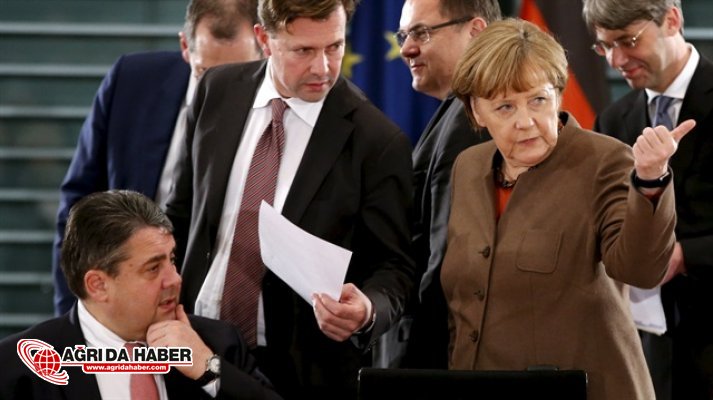 Almanya'da Kurulan Koalisyon'a Destek ve Eleştiriler