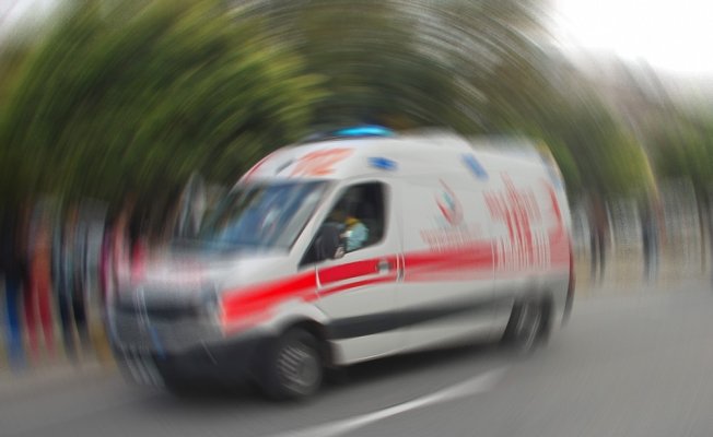 Aracın altında kalan çocuk hayatını kaybetti Aracın altında kalan çocuk hayatını kaybetti