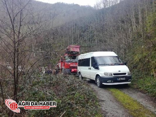 Artvin'de Bir Baraj Gölünde Tekne Alabora Oldu: 1 Kayıp 1 Yaralı