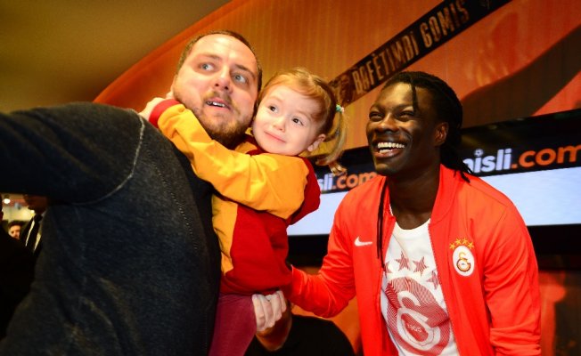 Bafetimbi Gomis taraftarlarla buluştu