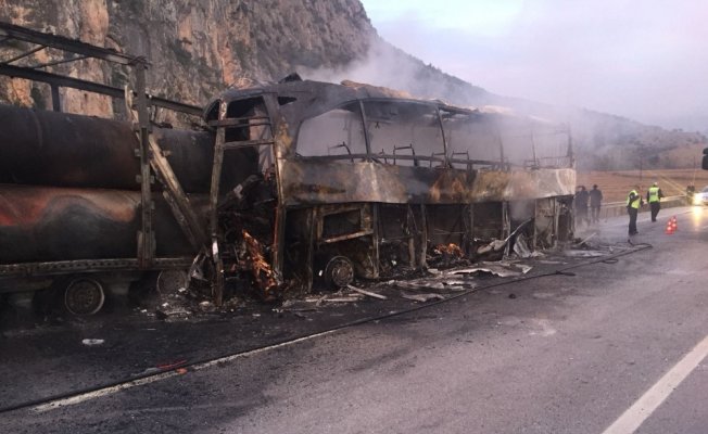Çorum’da feci kaza: 6 ölü ! Çorum’da feci kaza: 6 ölü !
