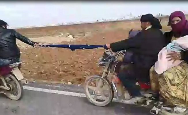 Şanlıurfa'da İki motosikletli eşarbı halat yapıp yol aldı