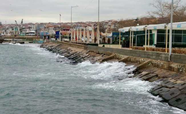 Marmara Denizi’nde ulaşıma poyraz engeli