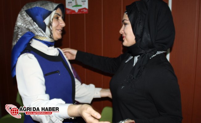 Milli Eğitim Müdür Vekili Neriman Karakoç'tan Çalışan Kadınlara Gül jesti