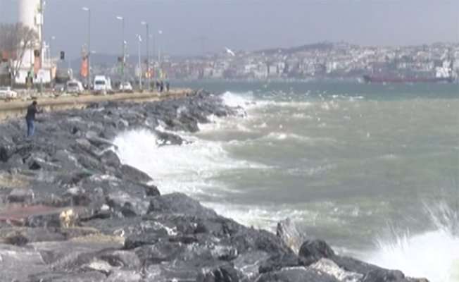 Olumsuz hava koşulları deniz ulaşımını etkiledi