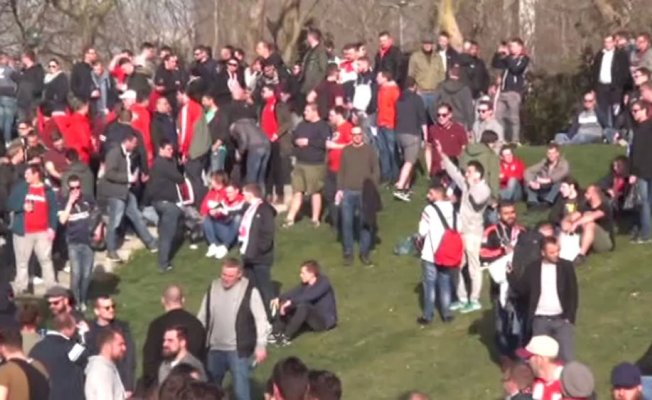 Yüzlerce Bayern Münih taraftarı Taksim’de toplandı Yüzlerce Bayern Münih taraftarı Taksim’de toplandı