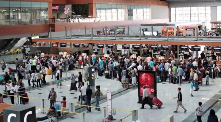 Sabiha Gökçen Havalimanında Görülmemiş Yoğunluk! 450 Bin Yolcu Bekleniyor