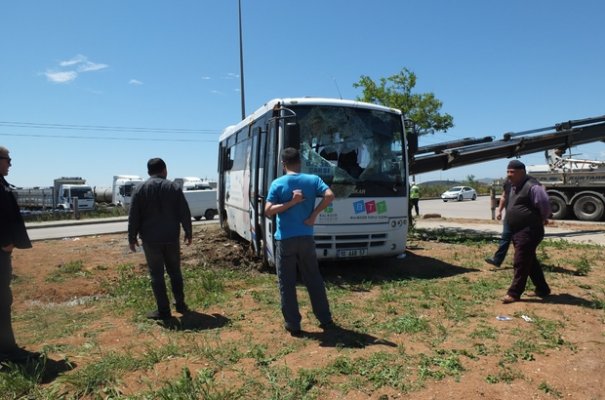 Balıkesir'de Otobüs'le Kamyon Çarpıştı 19 Yaralı Var