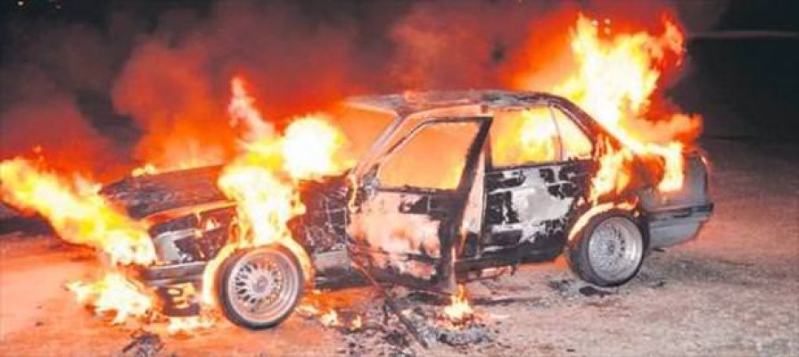 Doğubayazıt'ta Korkutan Otomobil Yangını