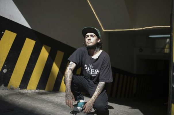 Ünlü Şarkıcı Tutuklandı! Peki Bu isim Kim?