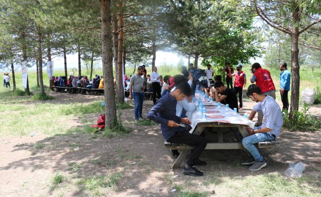 Ağrı Gençlik Merkezi Gönüllü Gençlerle Piknikte Buluştu