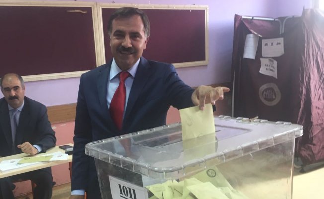 AK Parti Ağrı Milletvekili Adayı Abbas Aydın Oyunu Kullandı