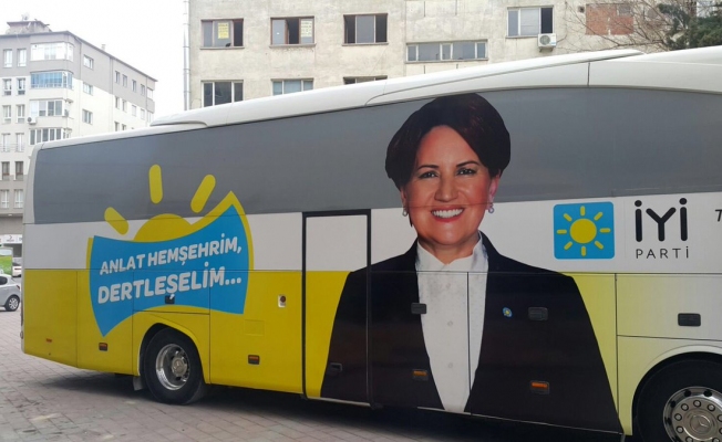 İYİ Parti Seçim Minibüsün'de Çalan Şarkı Dikkat Çekti