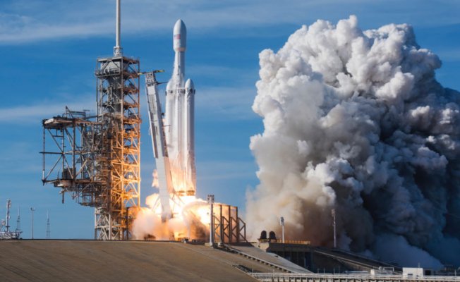 SpaceX Arap Uydusunu Uzaya Gönderecek