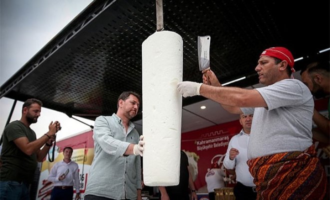 Bursa'da 1 Ton Dondurma Ücretsiz Dağıtıldı