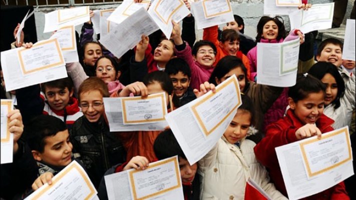 5 Günden Fazla Devamsızlığı Olana Takdir ve Teşekkür Belgesi Yok! 5 Günden Fazla Devamsızlığı Olana Takdir ve Teşekkür Belgesi Yok!