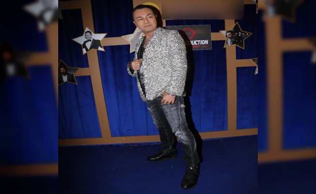 Serdar Ortaç'dan Şok Giyim Tarzı Serdar Ortaç'dan Şok Giyim Tarzı