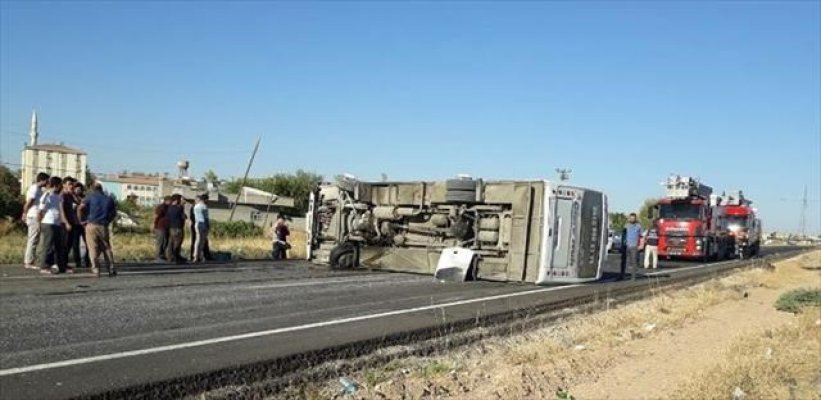 Şırnak'da Yolcu Midibüsü Devrildi 17 Yaralı