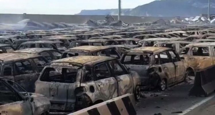 Deniz Suyu Yüzlerce Lüks Aracı Küle Çevirdi