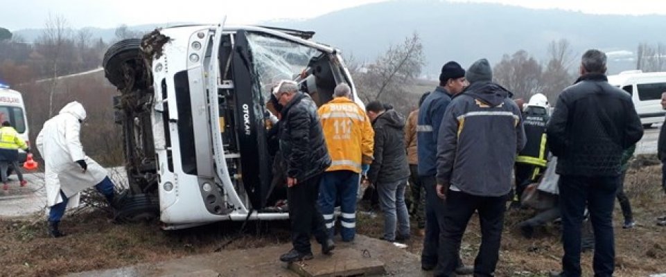 Bursa'da Midibüs Devrildi! 10 Kişi Yaralandı!