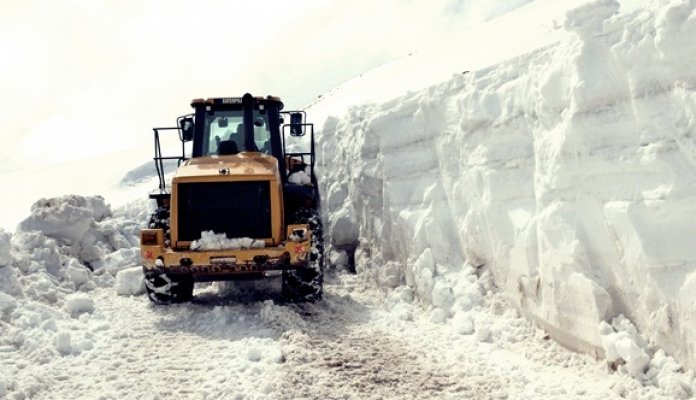Doğu Anadolu'da 242 yerleşim birimi kar nedeniyle ulaşıma kapandı