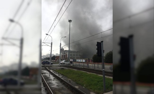 İstanbul'da Alkollü İçecek Fabrikası Alev Alev Yandı!