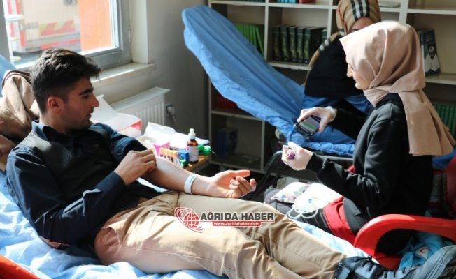 Ağrı Gençlik Merkezinden Türk Kızılayı’na Kan Bağışı