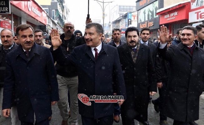 Sağlık Bakanı Fahrettin Koca, Ağrı'da ziyaretlerde bulundu.