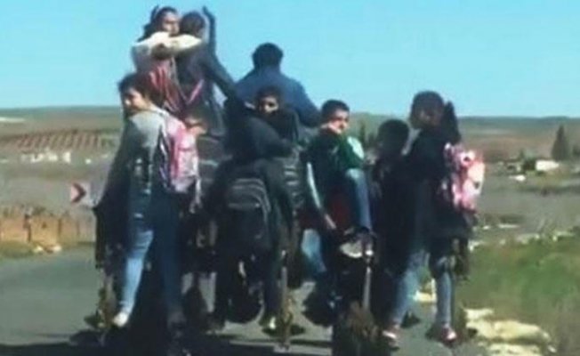 9 Çocuğunu'da Traktör İle Taşıdı!