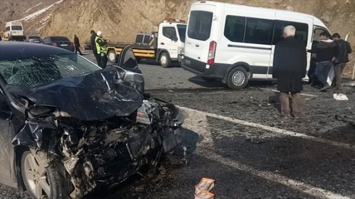 Van'da Trafik Kazası! Çok sayıda yaralı