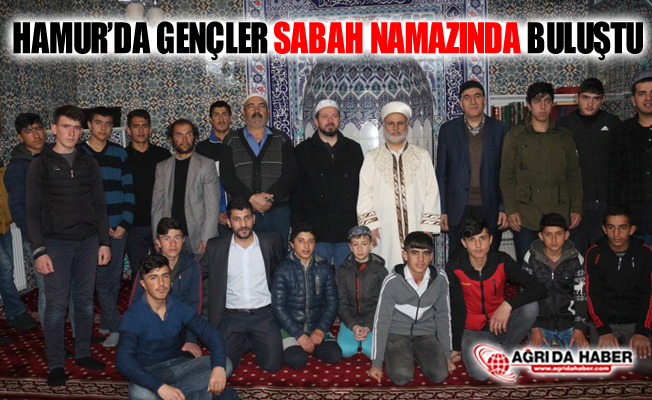 Ağrı Hamur'da Gençler Sabah Namazında Buluştu