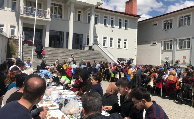 Ağrı’da aday öğretmenlerle yemekte biraraya  gelindi