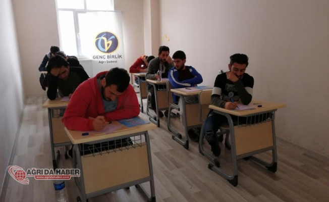 Birlik Vakfı Ağrı Şubesinden öğrencilere ücretsiz deneme sınavı